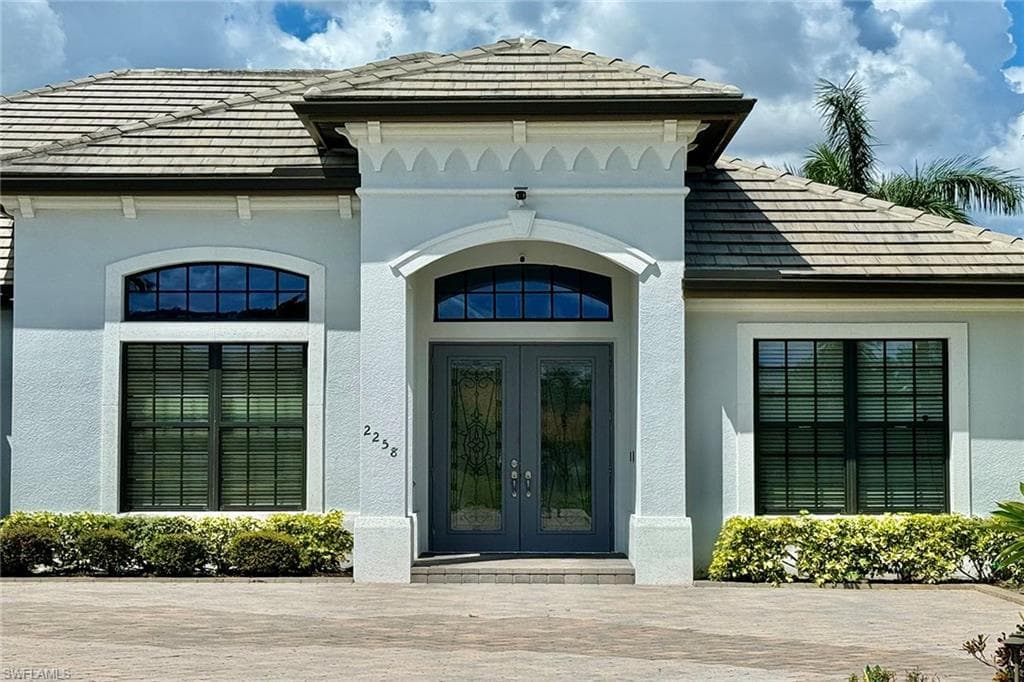 2258 Somerset Pl, Naples, FL 34120-2