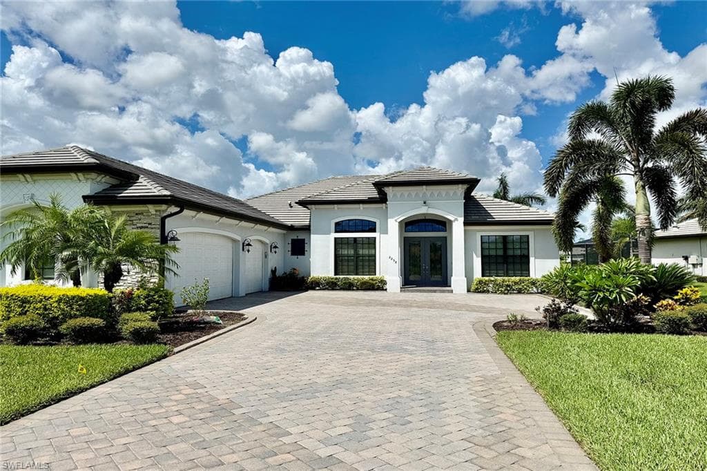 2258 Somerset Pl, Naples, FL 34120-3