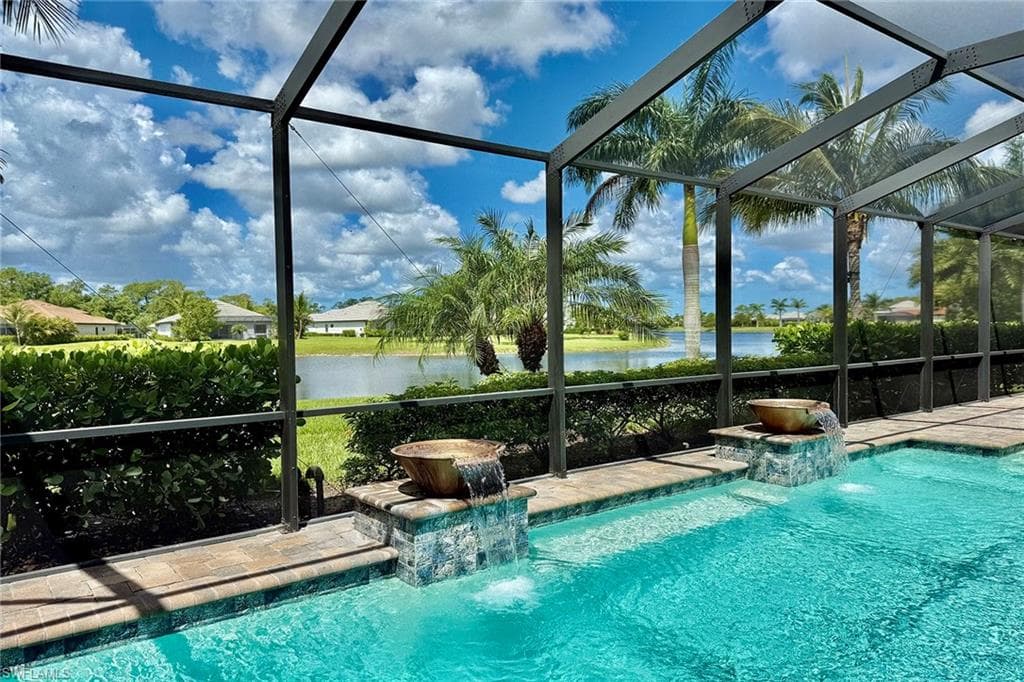 2258 Somerset Pl, Naples, FL 34120-4