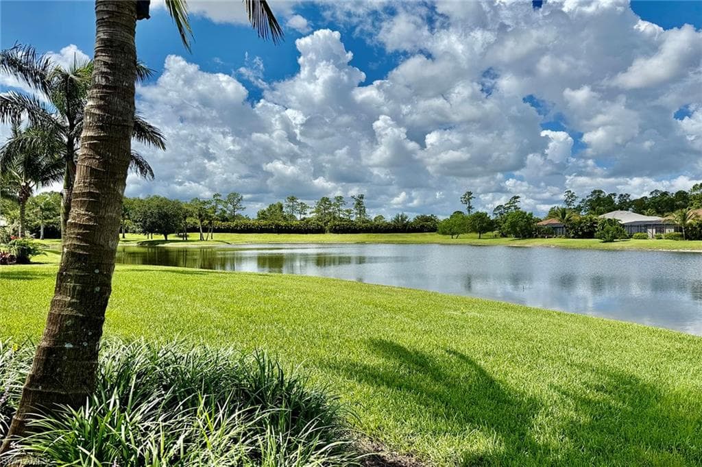 2258 Somerset Pl, Naples, FL 34120-5