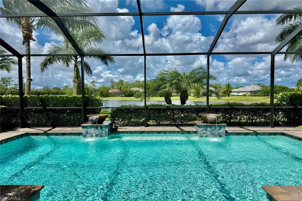2258 Somerset Pl, Naples, FL 34120-7