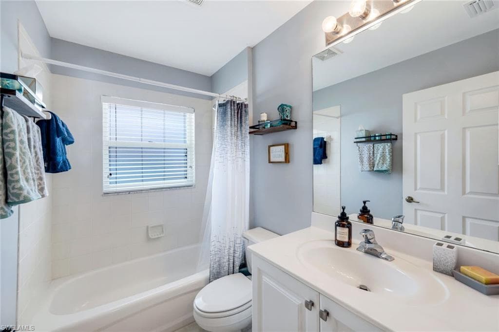 5040 Cedar Springs Dr 201, Naples, FL 34110-20