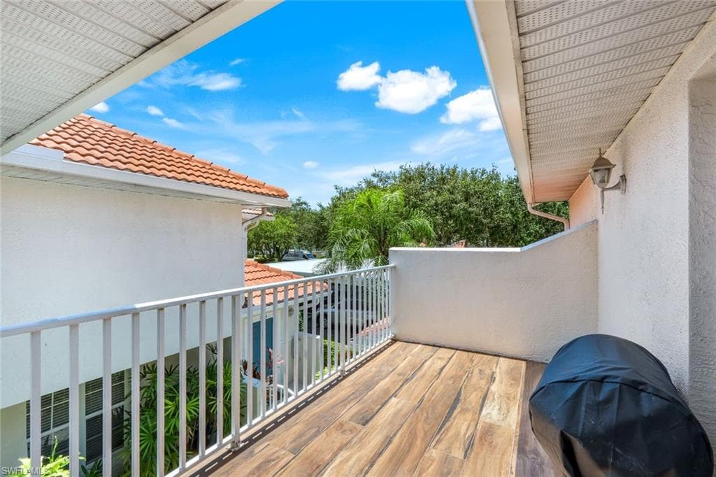 5040 Cedar Springs Dr 201, Naples, FL 34110-22