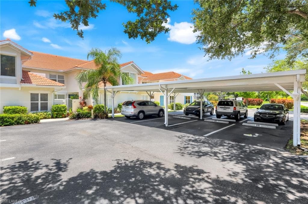 5040 Cedar Springs Dr 201, Naples, FL 34110-32