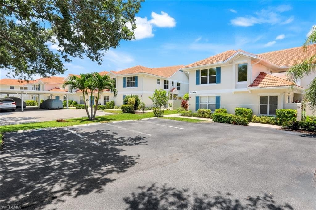 5040 Cedar Springs Dr 201, Naples, FL 34110-33
