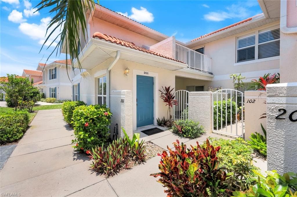 5040 Cedar Springs Dr 201, Naples, FL 34110-3