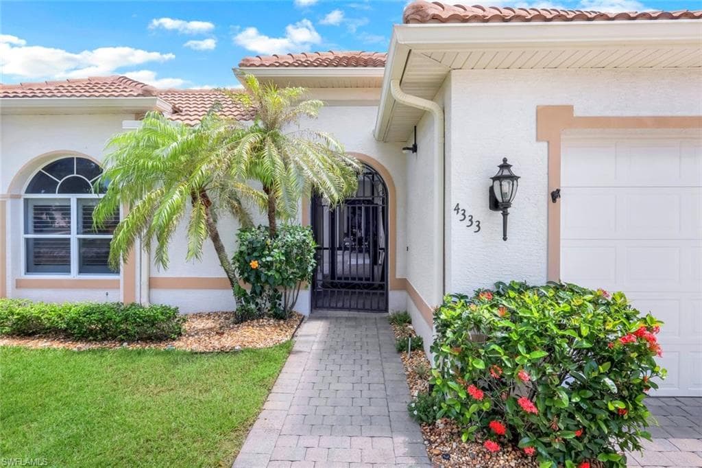 4333 Mistlethrush Ln, Naples, FL 34119-4