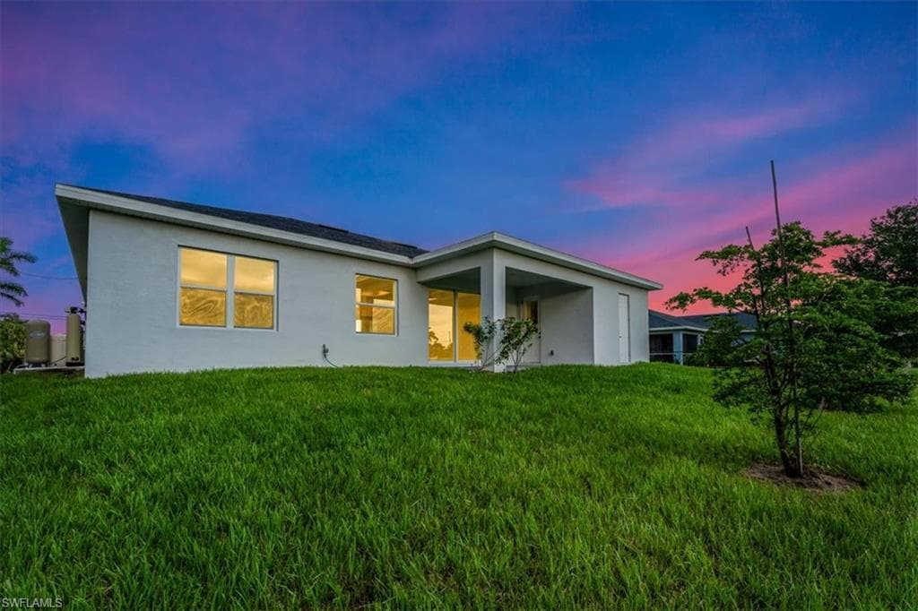 128 26th Pl, Cape Coral, FL 33993-3