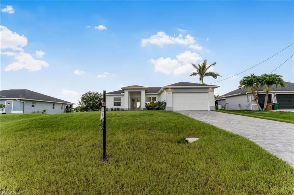 128 26th Pl, Cape Coral, FL 33993-4
