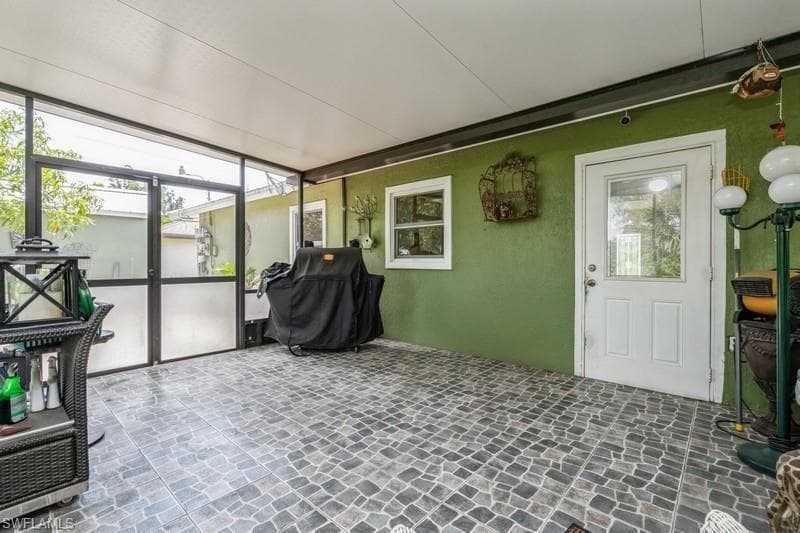 8091 San Carlos Blvd, Fort Myers, FL 33967-32