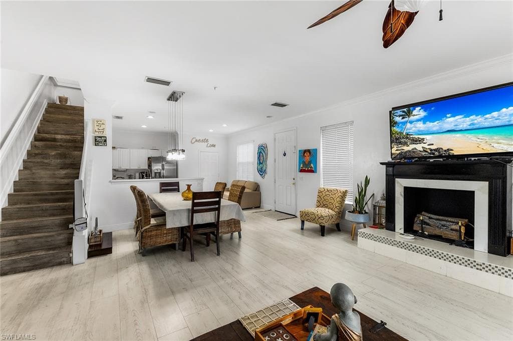 1064 Hampton Cir 54, Naples, FL 34105-9