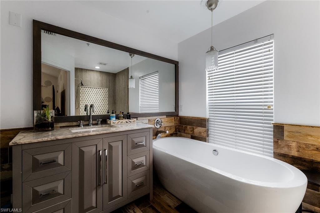1064 Hampton Cir 54, Naples, FL 34105-18
