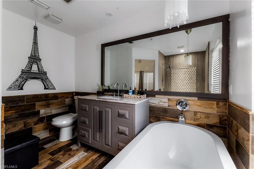 1064 Hampton Cir 54, Naples, FL 34105-19