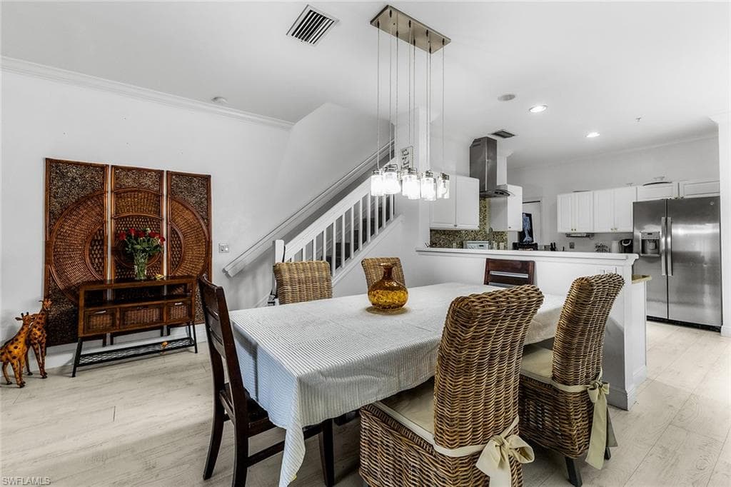 1064 Hampton Cir 54, Naples, FL 34105-4