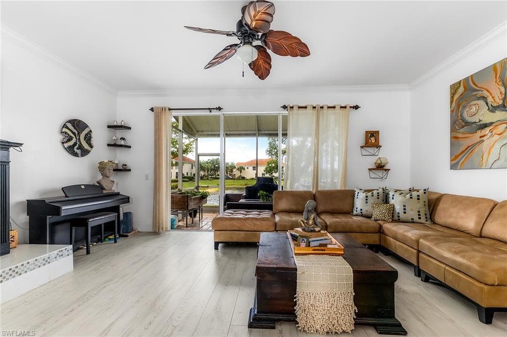 1064 Hampton Cir 54, Naples, FL 34105-5