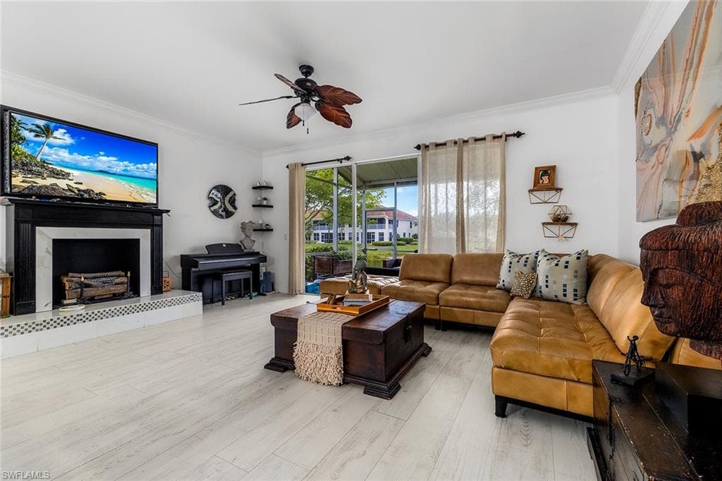 1064 Hampton Cir 54, Naples, FL 34105-7