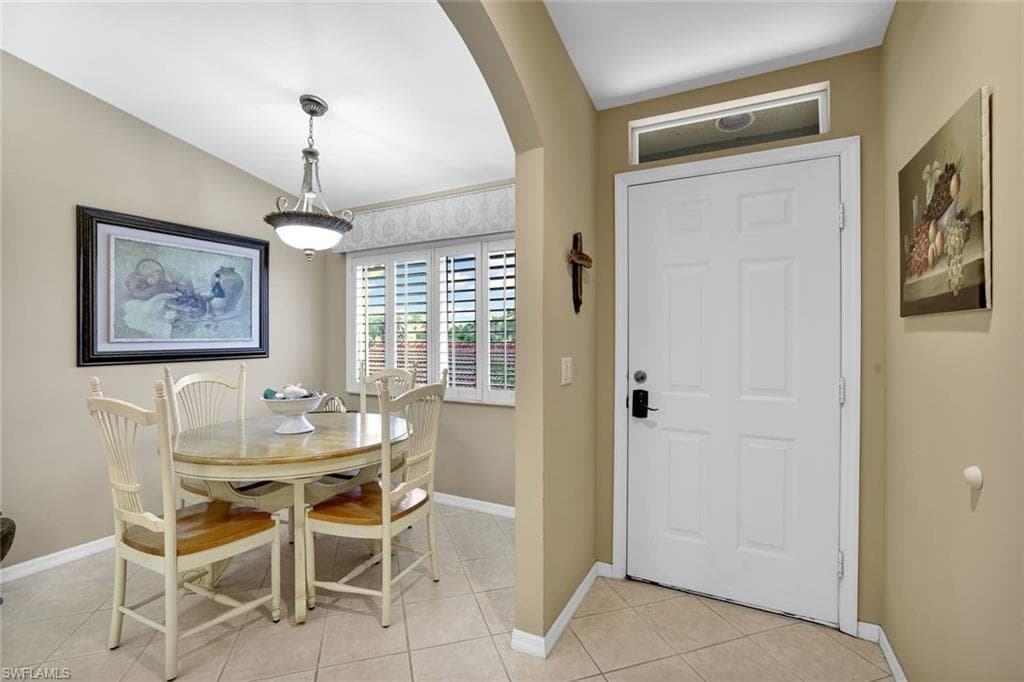 2360 Hidden Lake Ct 8410, Naples, FL 34112-13