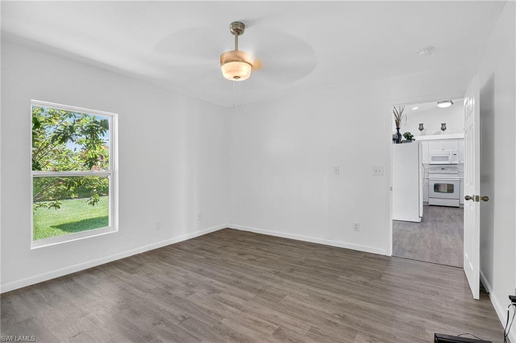 1905 11th St, Cape Coral, FL 33991-23