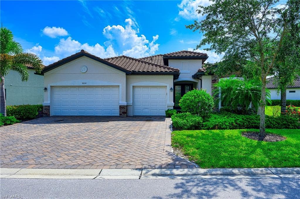 4604 Abaca Cir, Naples, FL 34119-1