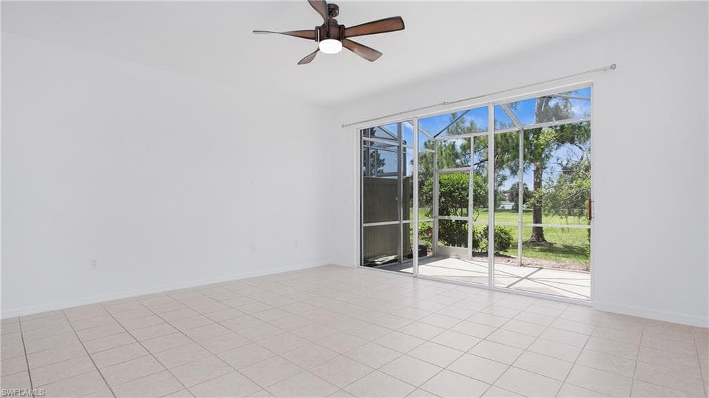 880 Hampton Cir, Naples, FL 34105-9