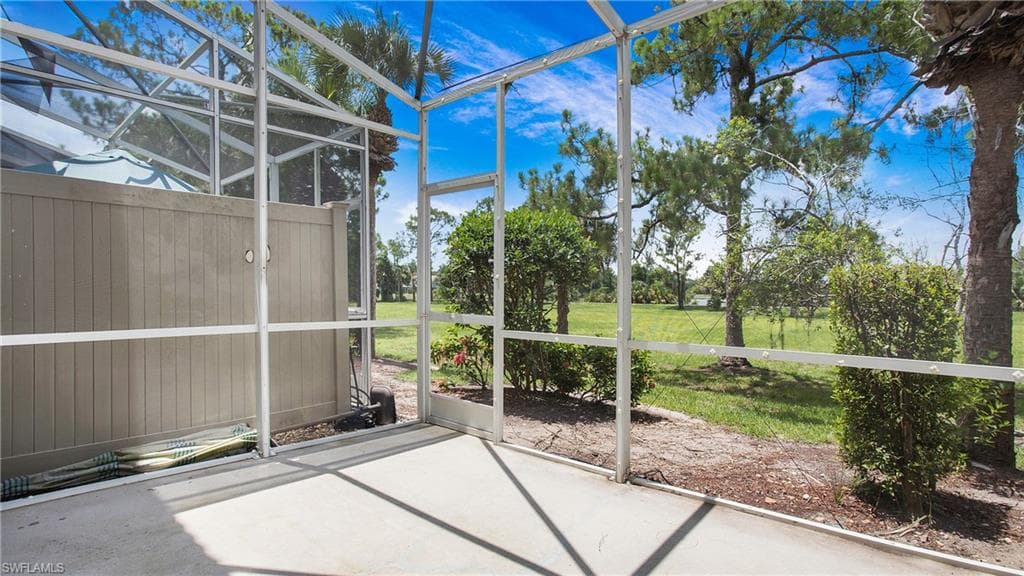 880 Hampton Cir, Naples, FL 34105-15
