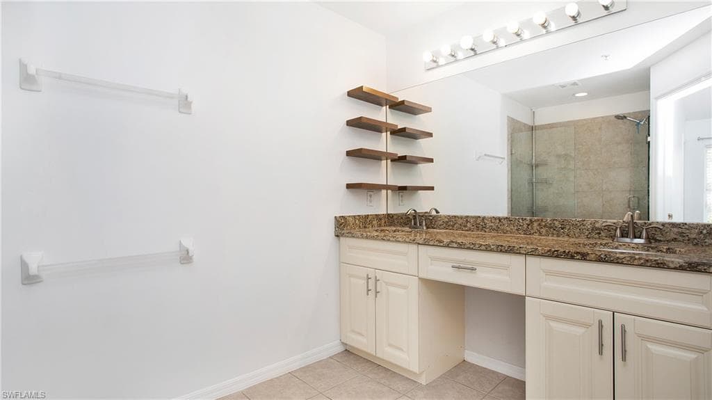 880 Hampton Cir, Naples, FL 34105-23