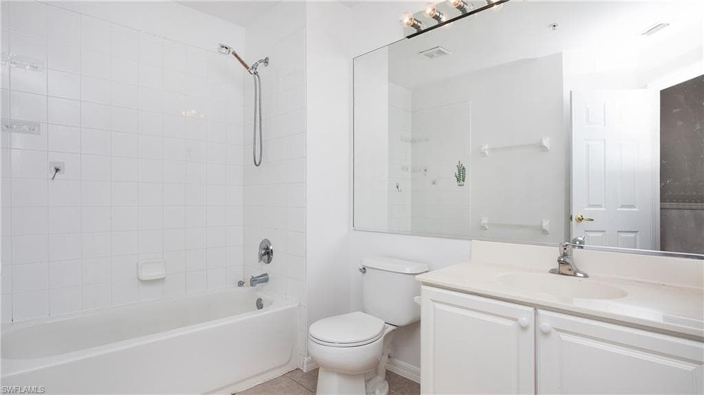 880 Hampton Cir, Naples, FL 34105-27
