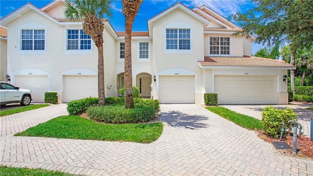 880 Hampton Cir, Naples, FL 34105-1