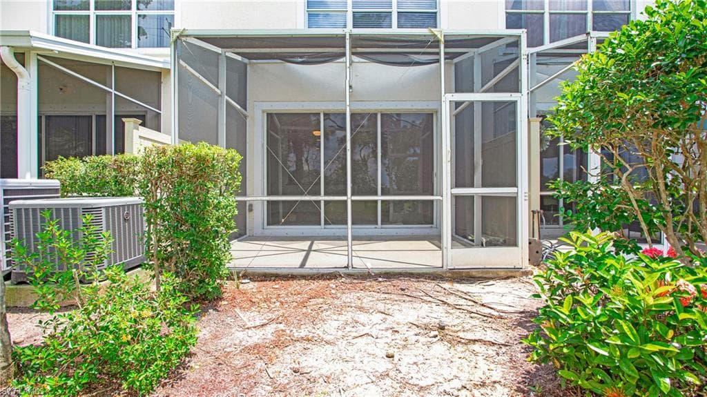 880 Hampton Cir, Naples, FL 34105-31
