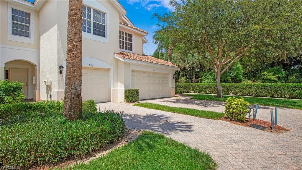 880 Hampton Cir, Naples, FL 34105-33