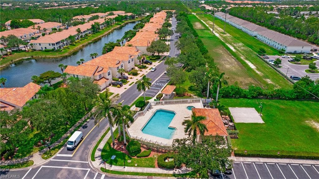 880 Hampton Cir, Naples, FL 34105-34