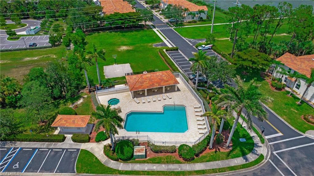 880 Hampton Cir, Naples, FL 34105-35