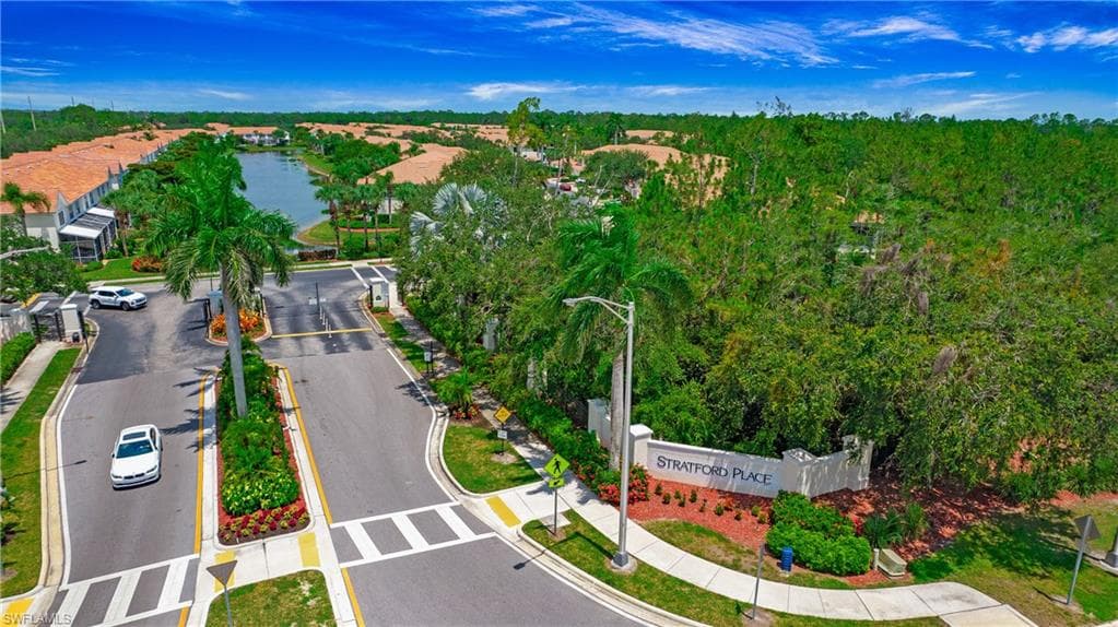 880 Hampton Cir, Naples, FL 34105-36