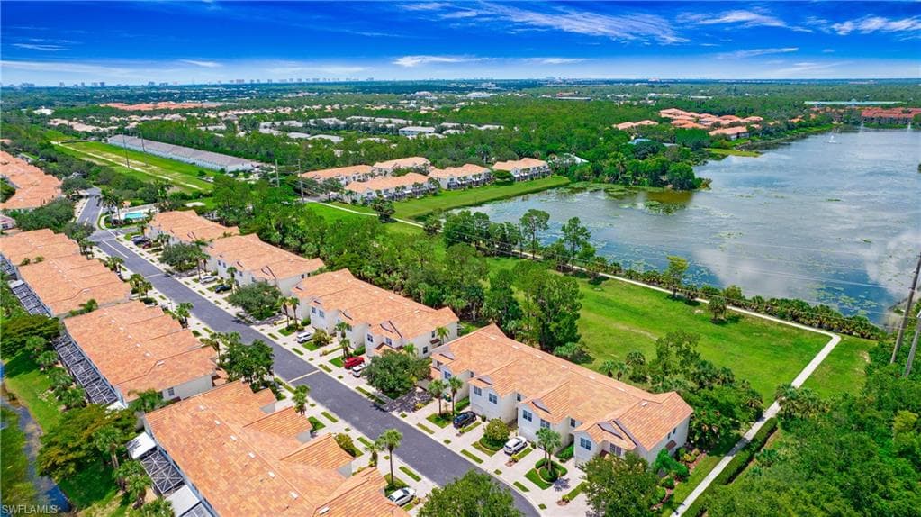 880 Hampton Cir, Naples, FL 34105-2