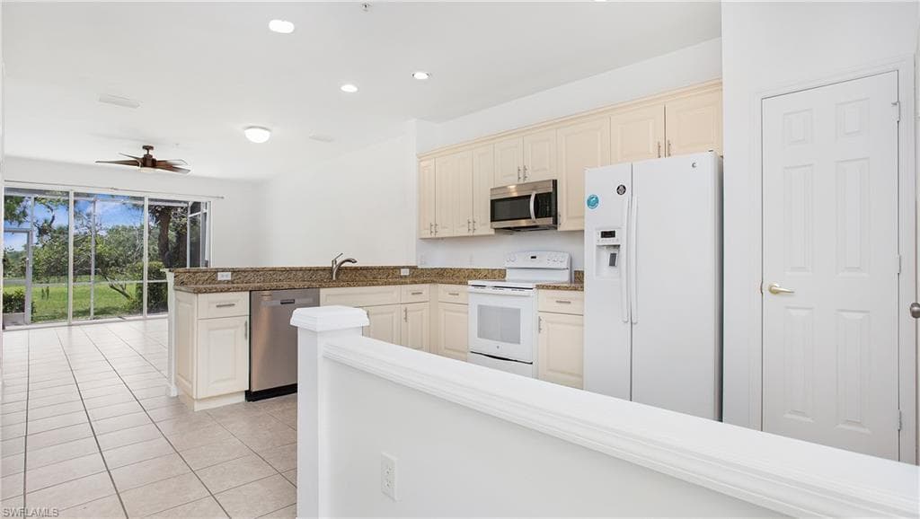 880 Hampton Cir, Naples, FL 34105-3