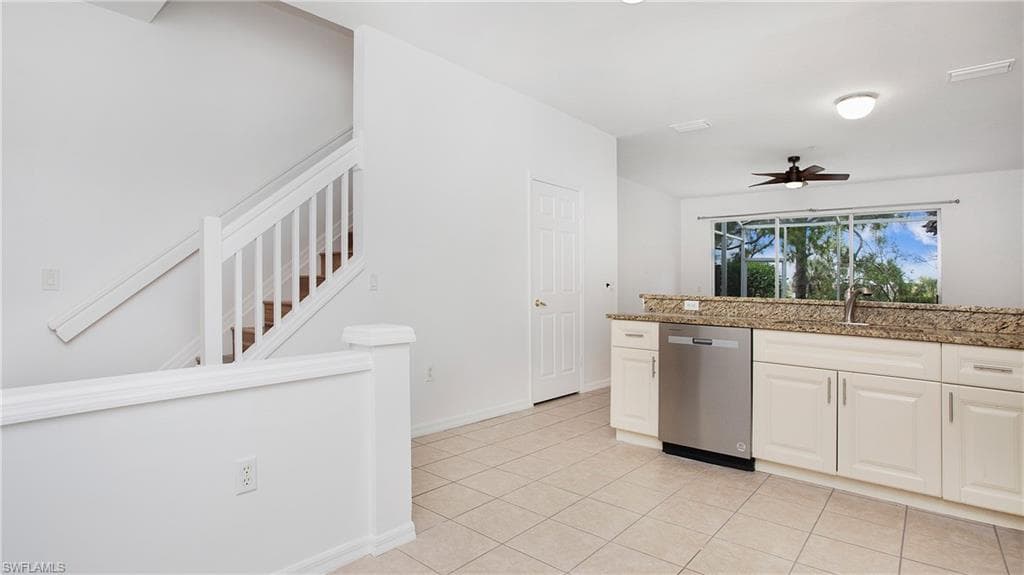 880 Hampton Cir, Naples, FL 34105-4