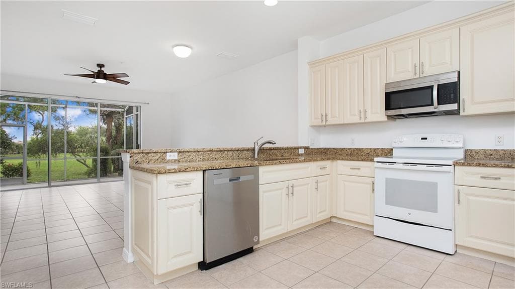 880 Hampton Cir, Naples, FL 34105-7