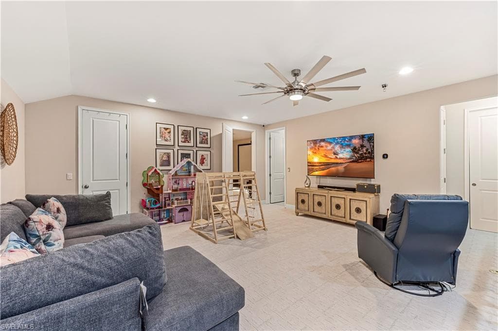 3829 Helmsman Dr, Naples, FL 34120-33