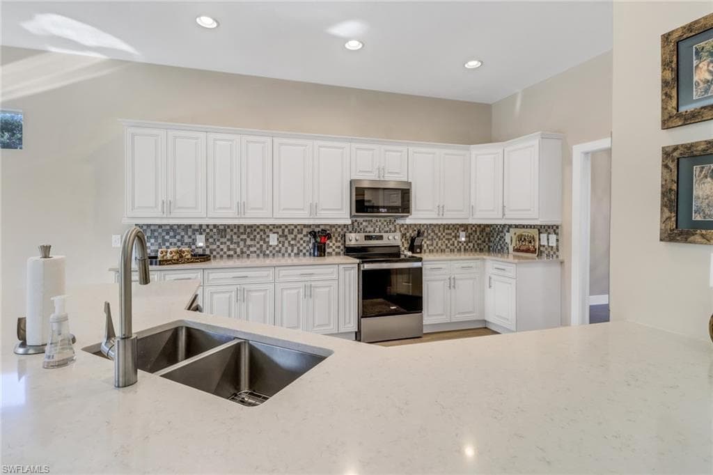 11124 Sea Tropic Ln, Fort Myers, FL 33908-6