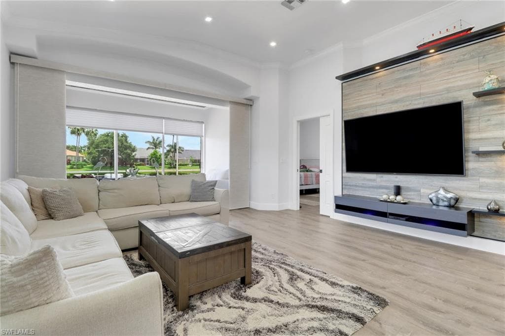 8644 Ibis Cove Cir, Naples, FL 34119-11