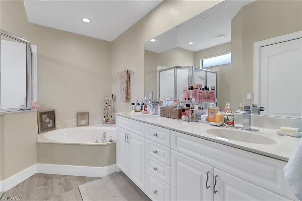 8644 Ibis Cove Cir, Naples, FL 34119-13