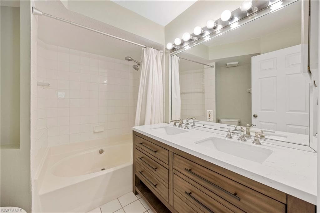 1096 Woodshire Ln C201, Naples, FL 34105-20