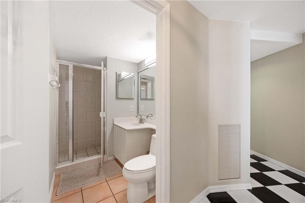1096 Woodshire Ln C201, Naples, FL 34105-25