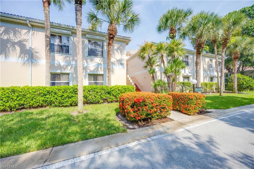 1096 Woodshire Ln C201, Naples, FL 34105-28