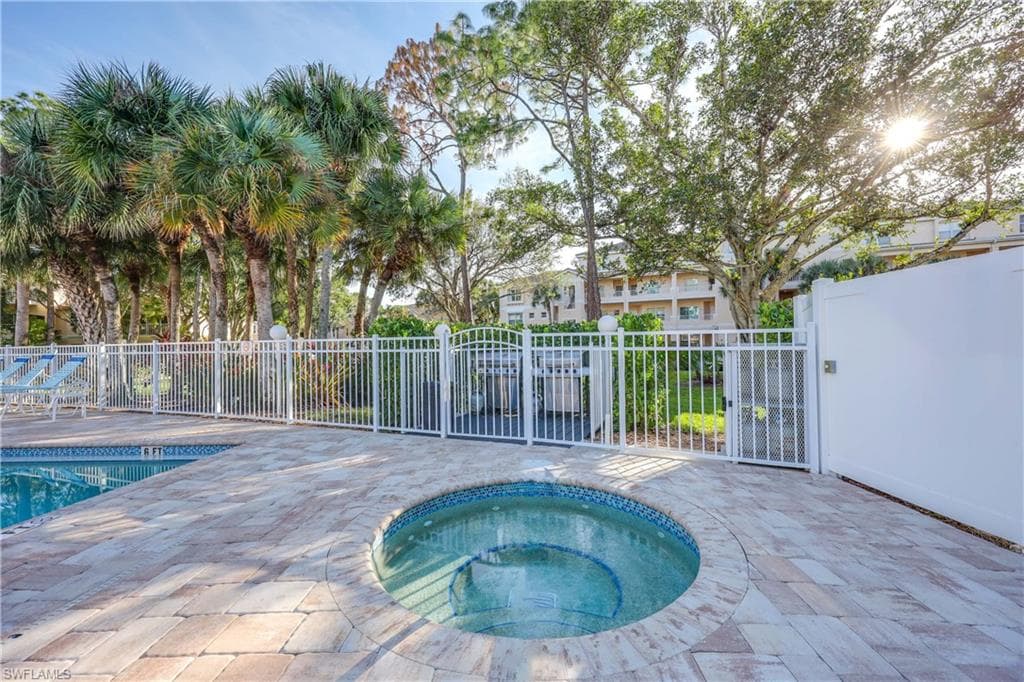 1096 Woodshire Ln C201, Naples, FL 34105-33