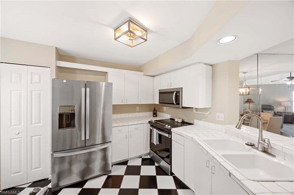 1096 Woodshire Ln C201, Naples, FL 34105-3