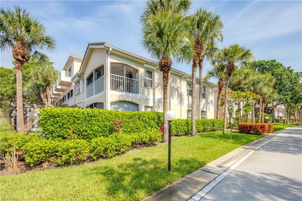 1096 Woodshire Ln C201, Naples, FL 34105-5