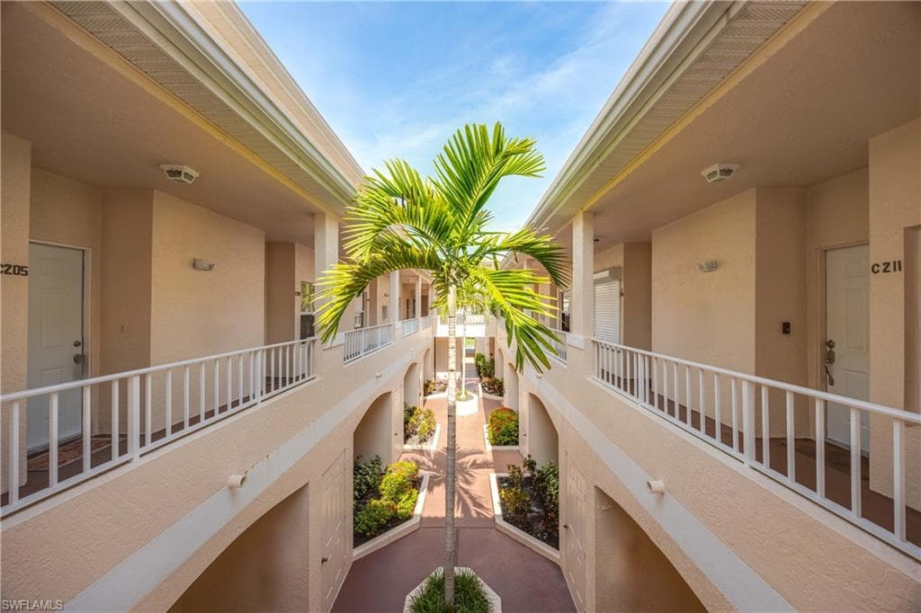 1096 Woodshire Ln C201, Naples, FL 34105-6