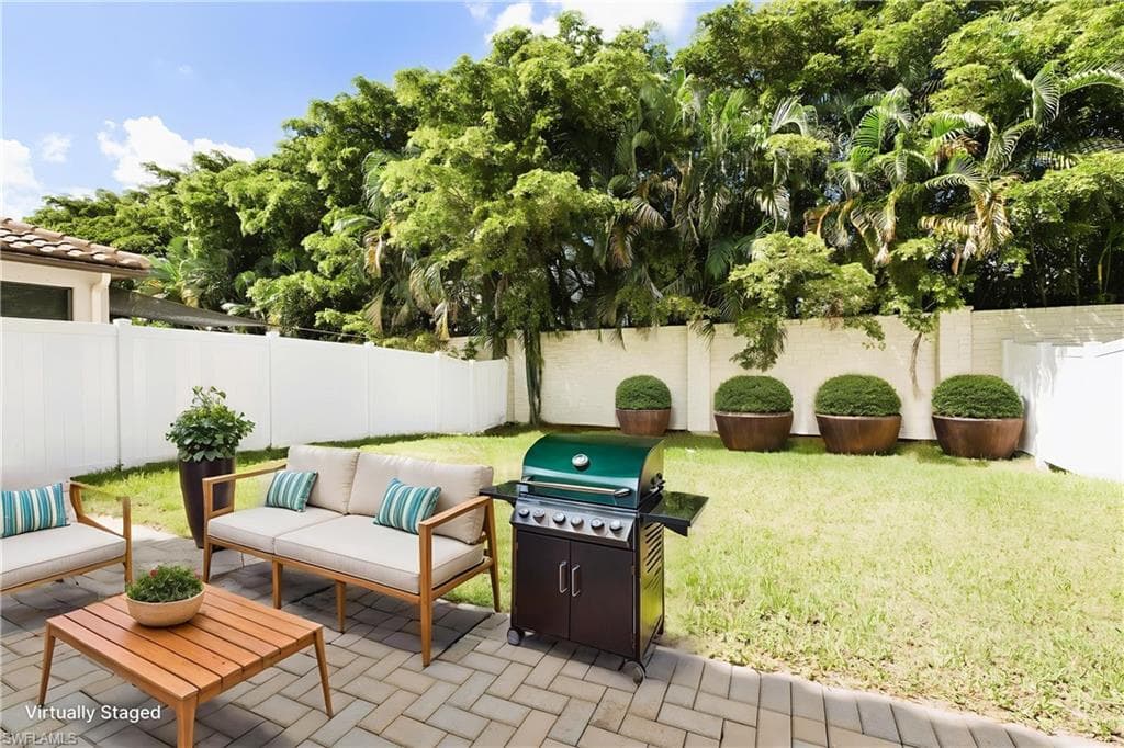 8797 Madrid Cir, Naples, FL 34104-25