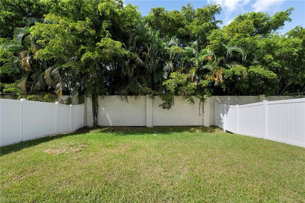 8797 Madrid Cir, Naples, FL 34104-26